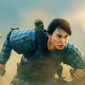 『キングダム 魂の決戦』秦国絶体絶命…信が挑む“魂の決戦”の場面写真解禁