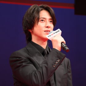 山下智久「人に寄り添うことの大切さを思い出させてくれる作品」 映画『正直不動産』完成披露舞台挨拶で作品愛を熱弁！