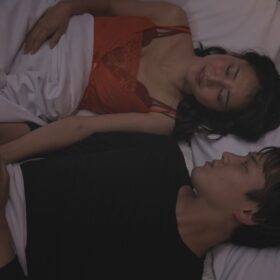 壊れた回転ベッド×ラブホテルの異色劇、森川圭監督“幻の一本”『オンザベッド』上映決定
