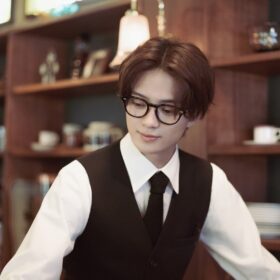 岩瀬洋志、“パフェ職人シモン”の存在感　杉咲花×多部未華子W主演“甘くて少しダーク”な占いミステリー