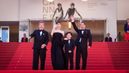 綾瀬はるか「世界の是枝さんだったんだな」 是枝裕和監督『箱の中の羊』カンヌ上映後に囲み取材