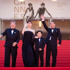 綾瀬はるか「世界の是枝さんだったんだな」 是枝裕和監督『箱の中の羊』カンヌ上映後に囲み取材