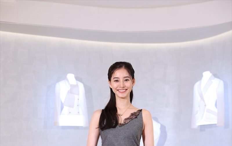 新木優子、“夢のような空間”に感激！ 木南晴夏、芳根京子らディオール最新コーデで魅了