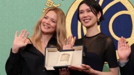 カンヌ女優賞W受賞のヴィルジニー・エフィラ＆岡本多緒会見　濱口竜介監督と語る『急に具合が悪くなる』