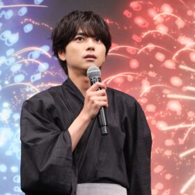 佐藤勝利、声優初主演作『君と花火と約束と』完成披露で感謝　原菜乃華と浴衣姿で作品への思い語る