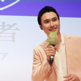 マリウス葉「自分はどこに属しているんだろう」ドイツでの葛藤を告白、『白パンと独裁者』に共鳴