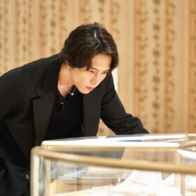 山下智久「人生を豊かにする体験の場に」 『正直不動産』共演の福原遥らとブルガリ心斎橋オープンを祝福