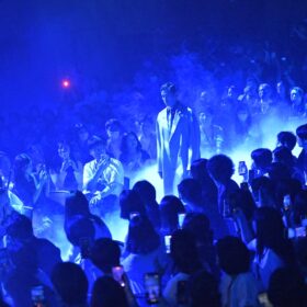 の配信記念イベントが6月29日に開催。キャストの小栗旬、蒼井優、広瀬すず、林遣都、竹野内