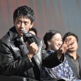 の配信記念イベントが6月29日に開催。キャストの小栗旬、蒼井優、広瀬すず、林遣都、竹野内