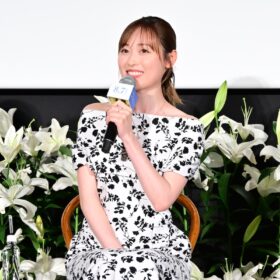 福原遥、初の先生役に不安も「届けたい思いを必死に伝えた」 『あの花』続編の完成披露で撮影秘話