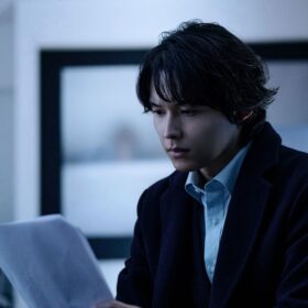 松村北斗×今田美桜『白鳥とコウモリ』 容疑者の息子と被害者の娘が背負う葛藤と決意とは