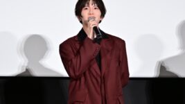 板垣李光人、綱啓永らが“口にできなかった秘密”告白 初日舞台挨拶で会場爆笑