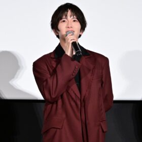 板垣李光人、綱啓永らが“口にできなかった秘密”告白 初日舞台挨拶で会場爆笑
