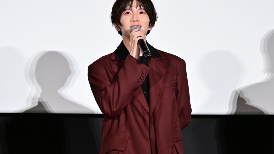 板垣李光人、綱啓永らが“口にできなかった秘密”告白 初日舞台挨拶で会場爆笑