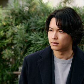 松村北斗が背負う“容疑者の息子”という宿命　『白鳥とコウモリ』で交錯するそれぞれの正義