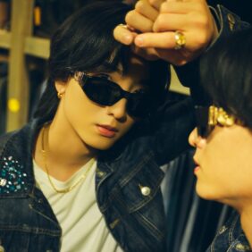 小林千晃、10周年写真集でヴェネツィアを満喫　少年のような笑顔と大人の色気披露