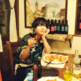 「小林千晃デビュー10周年記念写真集（仮）」(東京ニュース通信社刊)