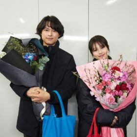 松村北斗×今田美桜『白鳥とコウモリ』豪華キャストのクランクアップ写真が一挙解禁！満足度93.9％と高評価の嵐
