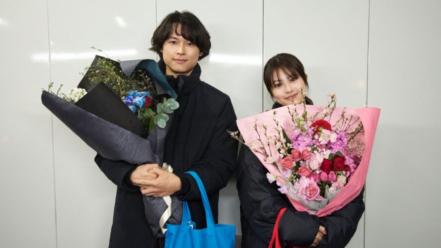 松村北斗×今田美桜『白鳥とコウモリ』豪華キャストのクランクアップ写真が一挙解禁！満足度93.9％と高評価の嵐
