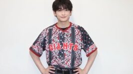 高橋文哉『ブルーロック』公開目前に東京ドームでセレモニアルピッチ 見事なノーバン投球披露