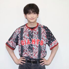 高橋文哉『ブルーロック』公開目前に東京ドームでセレモニアルピッチ 見事なノーバン投球披露