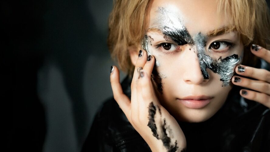 大西流星がメイクで魅せる“クール”と“幻想”の2つの顔 主演ドラマ『ブレス』で対照的な美を表現