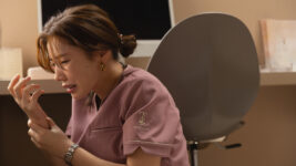 蹴落とし合い、キッズ整形、究極の痩せ薬——すべてがリアル！ 松岡茉優×仲里依紗『ダウンタイム』は“美”の裏側を暴く