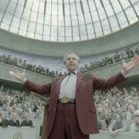 トム・クルーズ、白髪なびかせ“大混乱”！『DIGGER／ディガー』16秒の貴重なメイキング映像