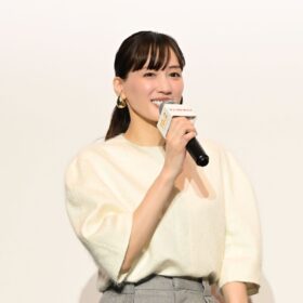 綾瀬はるか「覚えて寝る、覚えて寝る」長台詞を覚える“すり込み方式”を子ども記者に伝授