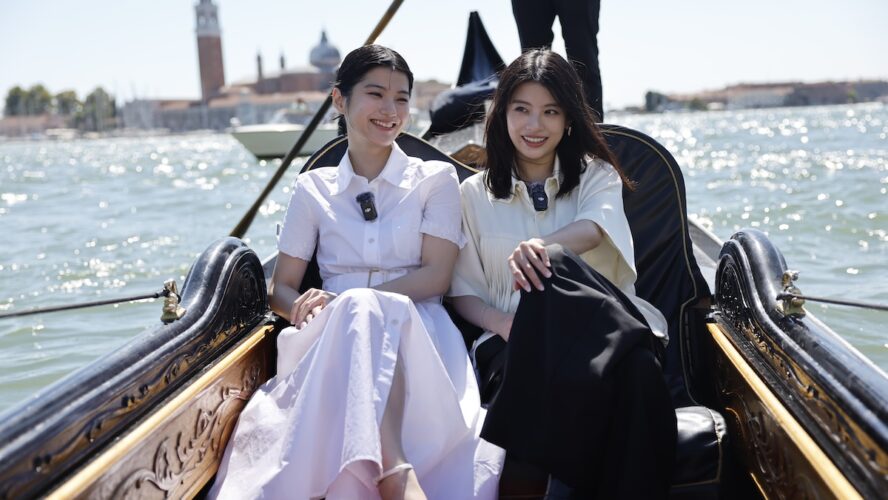 出口夏希＆蒔田彩珠、ヴェネチア到着！『ルックバック』公式上映を前にゴンドラで“水の都”満喫