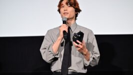 松村北斗、『白鳥とコウモリ』ラストシーンの苦悩明かす「家で用意した以上のものが出ました」