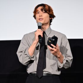 松村北斗、『白鳥とコウモリ』ラストシーンの苦悩明かす「家で用意した以上のものが出ました」