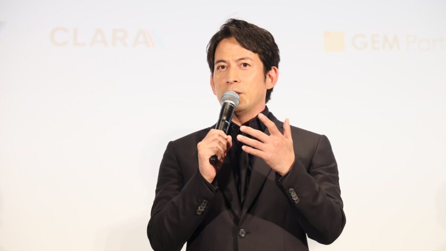 岡田准一、実在の音楽家を演じる覚悟 『SUKIYAKI 上を向いて歩こう』で挑んだ生演奏の舞台裏も披露