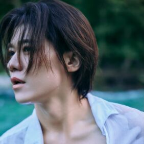 新浜レオン、30歳で初写真集！ スーツ姿の夜デートから大胆な濡れカットまで“大人の色気”を解禁