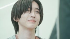 道枝駿佑、別れを予感させる切ないまなざし 『君が最後に遺した歌』が描く10年の愛の軌跡