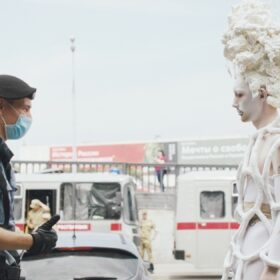 『クイーンダム／誕生』