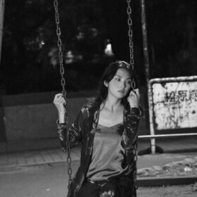 『星と月は天の穴』