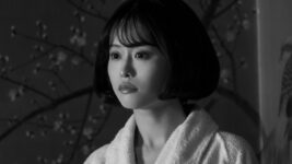 娼家の女はゆっくりとシミーズを…妻に捨てられた男をやっかいな年頃の女たちが翻弄する