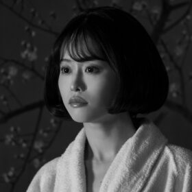 娼家の女はゆっくりとシミーズを…妻に捨てられた男をやっかいな年頃の女たちが翻弄する