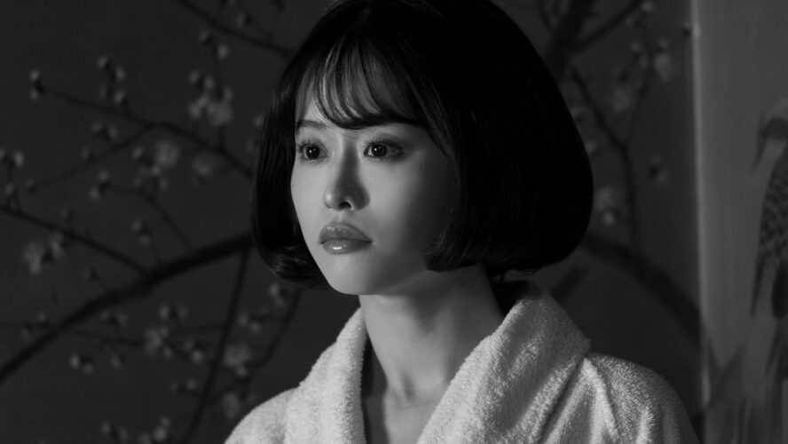 娼家の女はゆっくりとシミーズを…妻に捨てられた男をやっかいな年頃の女たちが翻弄する