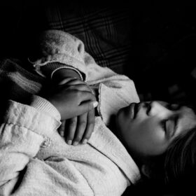 教育の場で暗闇を強いられた少女。祖父が愛する孫を守るため踏み越えた一線とは