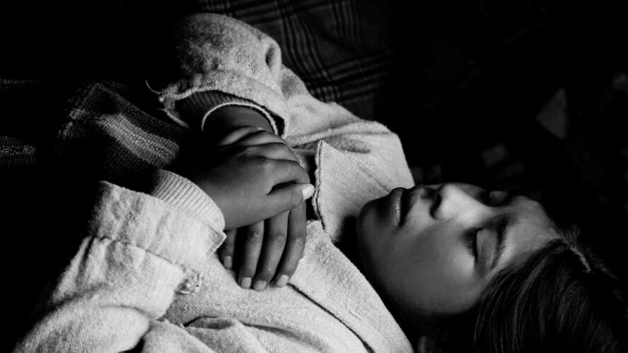 教育の場で暗闇を強いられた少女。祖父が愛する孫を守るため踏み越えた一線とは