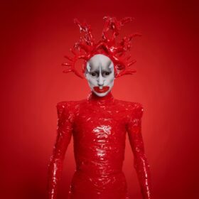 『クイーンダム／誕生』